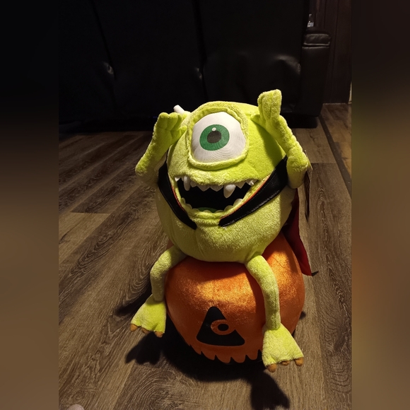 Disney Monsters Inc. Mike Wazowski 20" Vampire Pumpkin Halloween Greeter Plush - Picture 2 of 7